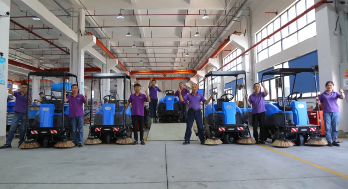 整装待发！首批杏耀新品扫地车R1450下线...