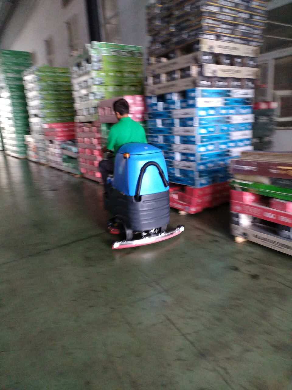 选购驾驶式洗地车的注意事项