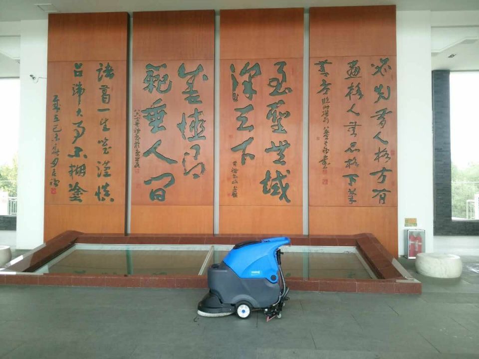 全自动洗地机的机器构成和主要特点?