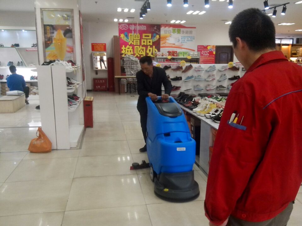 全自动洗地机为食品生产环境保驾护航