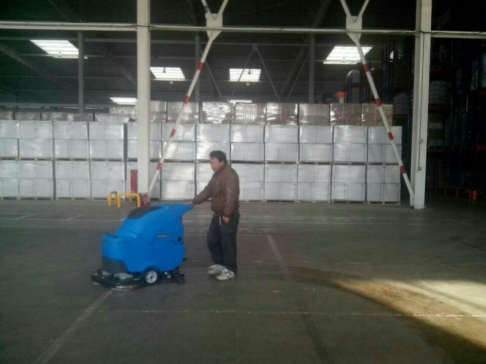 深圳洗地机_手推式洗地机【宾馆酒店行业专用洗地机】