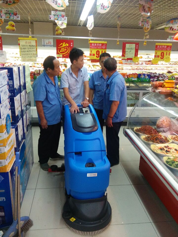 超市洗地机节约成本具体分析