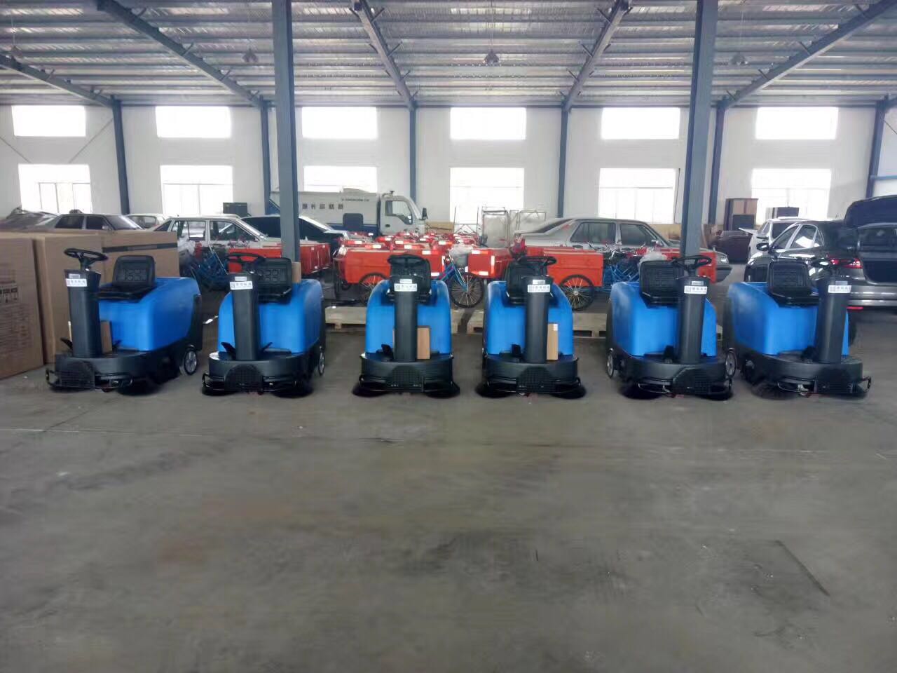 深圳驾驶式扫地机在工业市场的应用