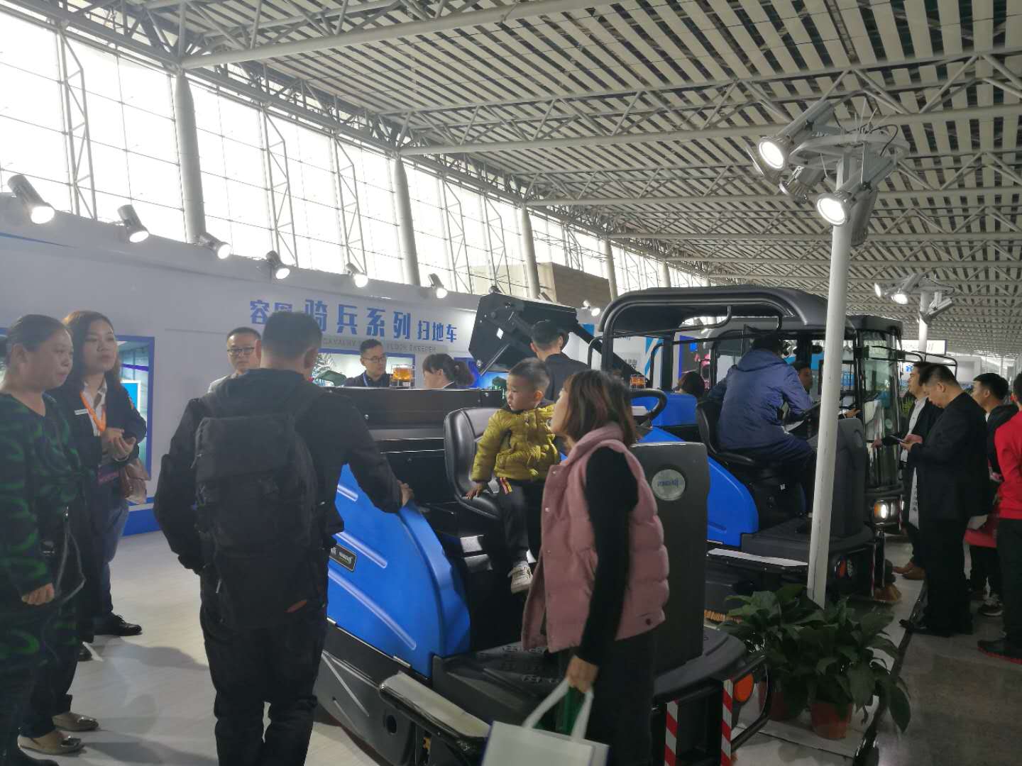 杏耀扫地车推出全新骑兵系列产品