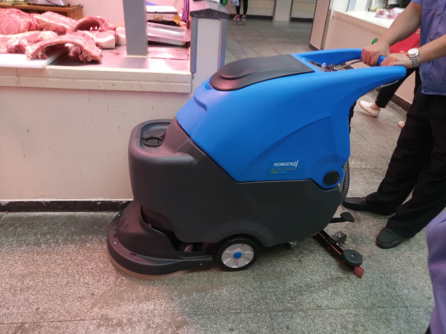 如何选择适合自己的洗地机？