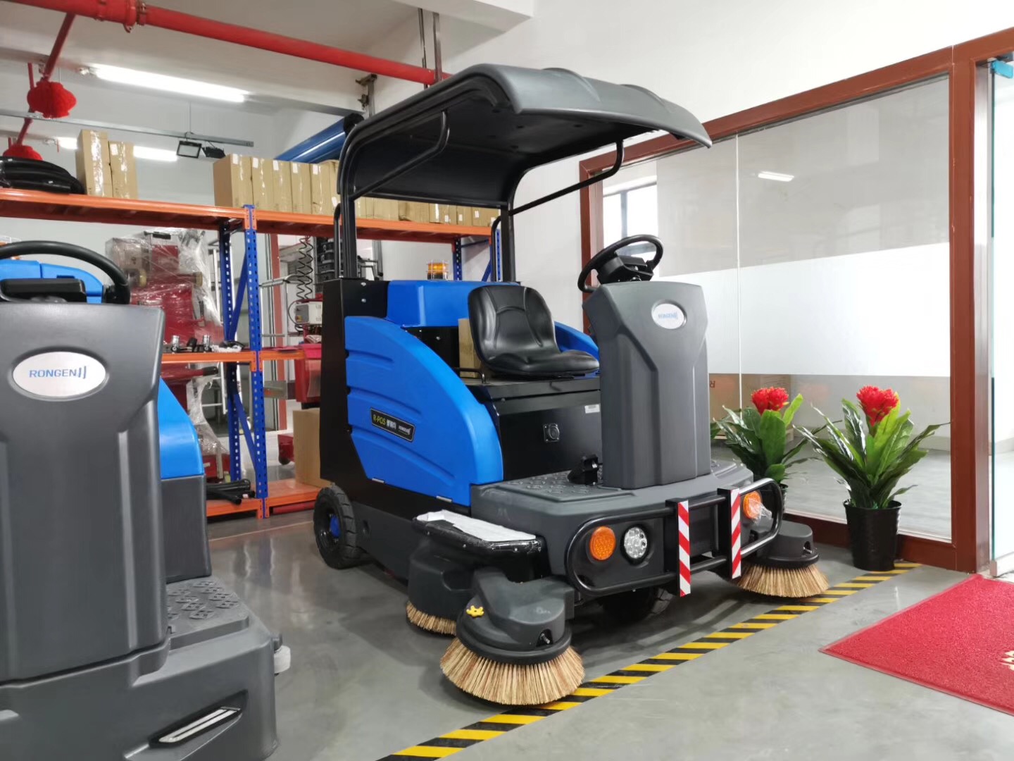 杏耀扫地车，替代人工扫把，轻松扫地不扬尘