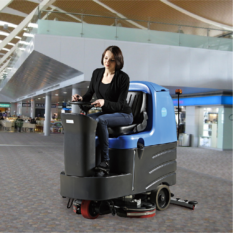 保洁人员在使用驾驶式洗地机的时候要注意的问题