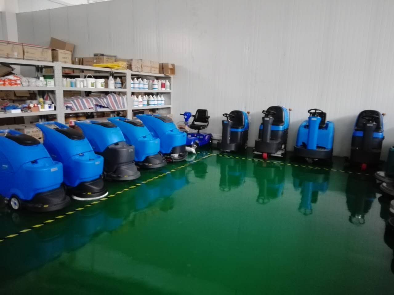 许多大型工厂都在用杏耀全自动洗地机，你真的知道吗？