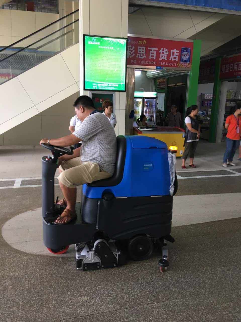 使用杏耀驾驶洗地机需要注意的问题