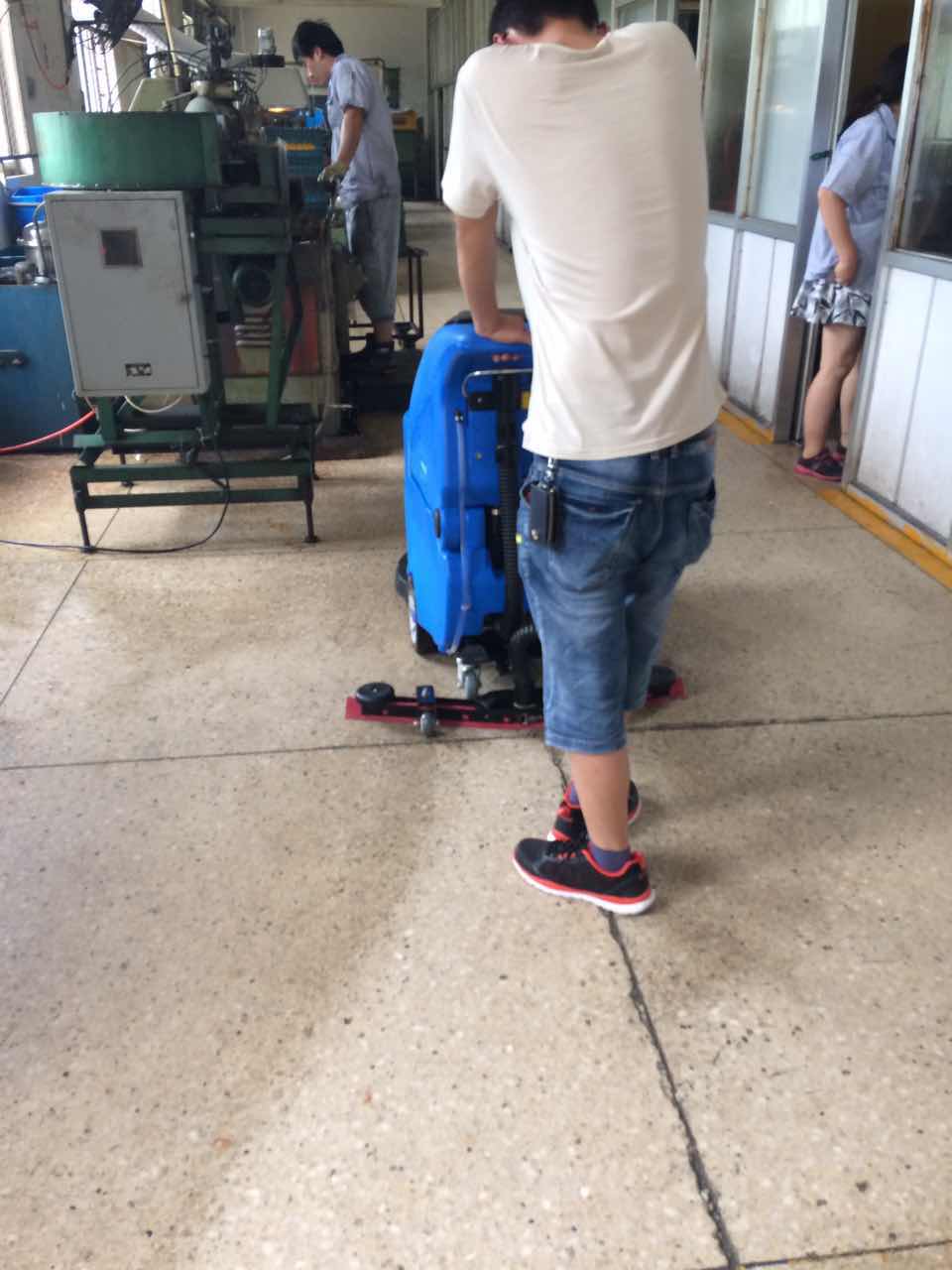 工业用的全自动洗地机去哪买? 除了杏耀清洁设备还有谁？