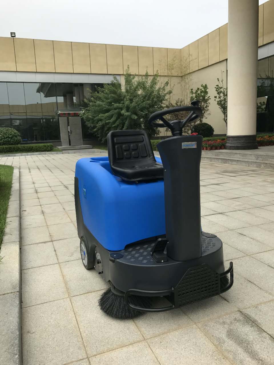 扫地机多少钱一台？杏耀扫地机厂家是这么想的